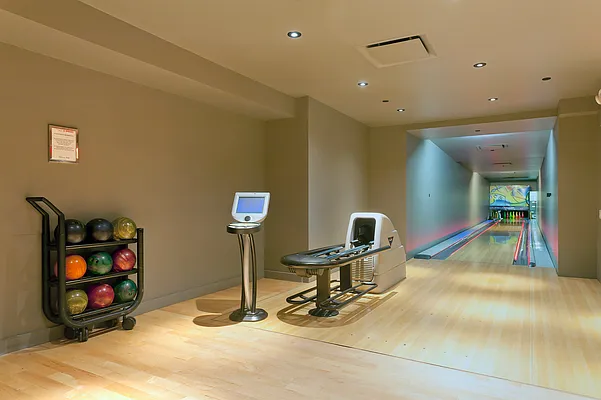 Rented by Douglas Elliman | media 16