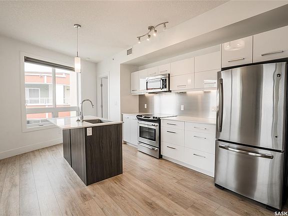 4th image of 409 B Ave S #403