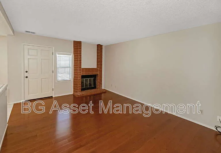 2726 Garrity Ct — Photo 9