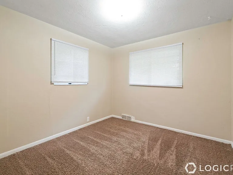 1305 Henderson Dr — Photo 13