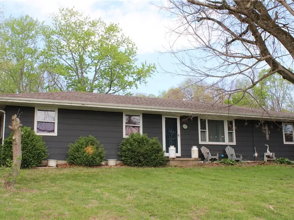 613 N 1125 East Rd, Tower Hill, IL 62571