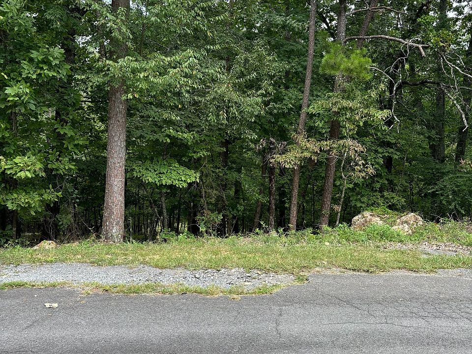 2nd image of 85 Cambridge Dr SE