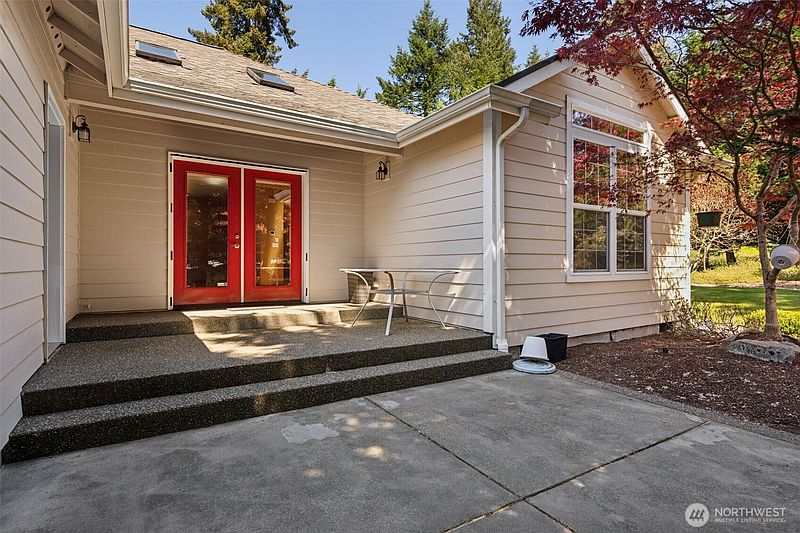 5th image of 51 E Vine Maple Lane