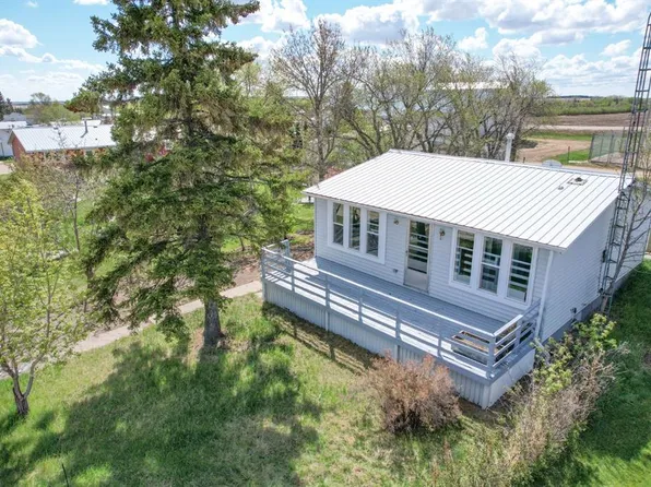 140 1st St N, Edberg, AB T0B 1J0