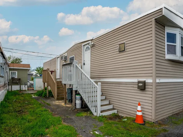 25 Helen Dr, Moonachie, NJ 07074