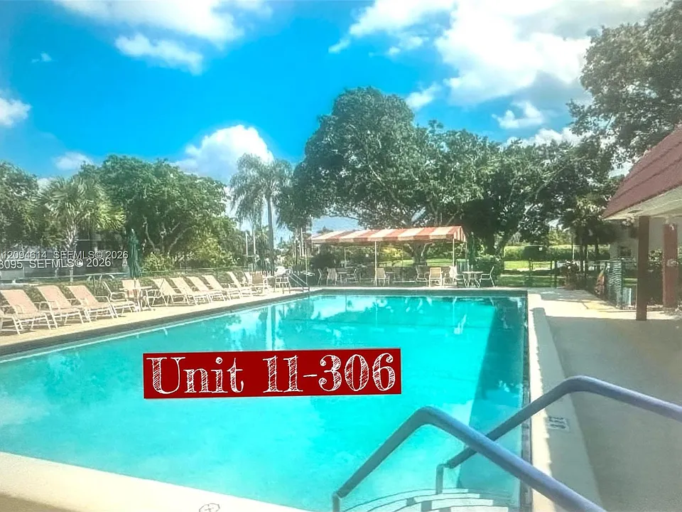 9410 N Hollybrook Lake Dr #306