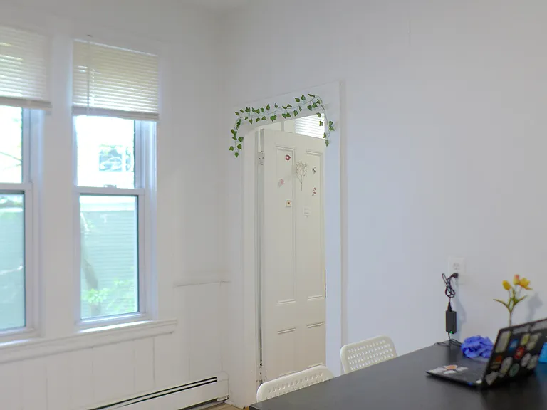 226 Windsor St — Photo 10