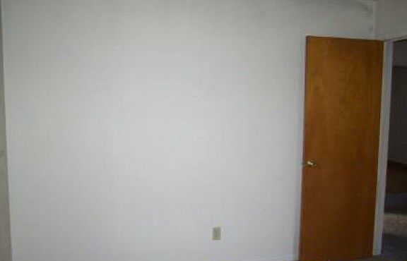 5th image of 499 W Dwain Vlg