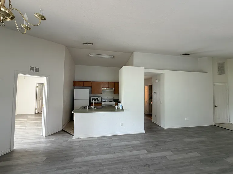 120 Eagle Point Blvd — Photo 4