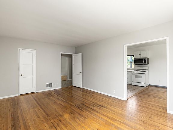 5th image of 1719 S Glendon Ave