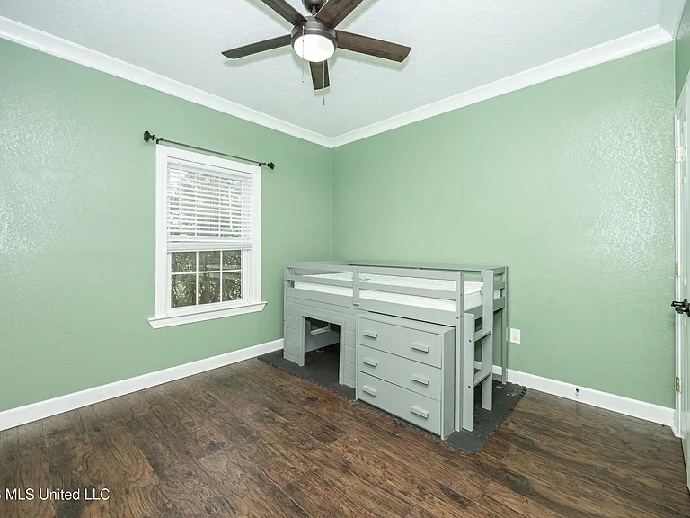 15208 Lisa Dr — Photo 37
