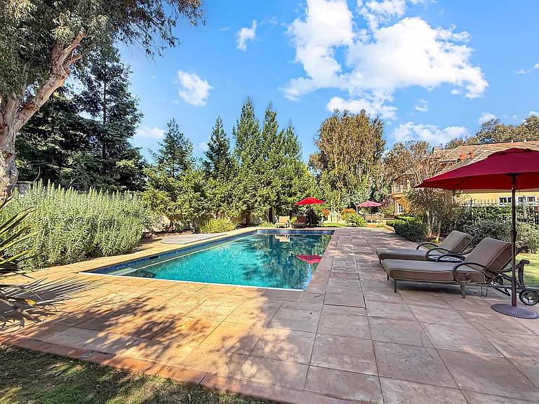1526 Hillview Dr — Photo 39