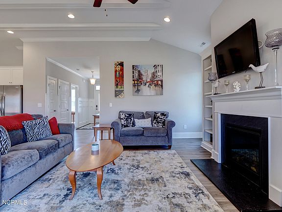5th image of 447 Yucca Ln