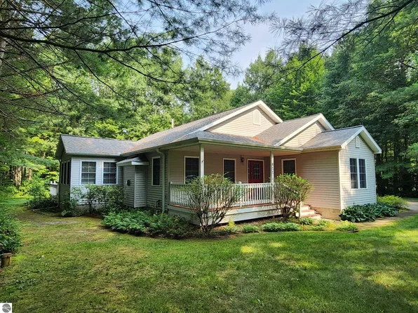 877 Golf Side Dr, Kalkaska, MI 49646