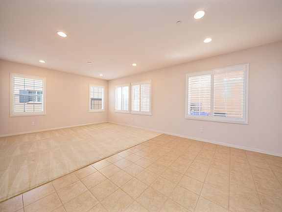 5th image of 372 Cardinal Ln