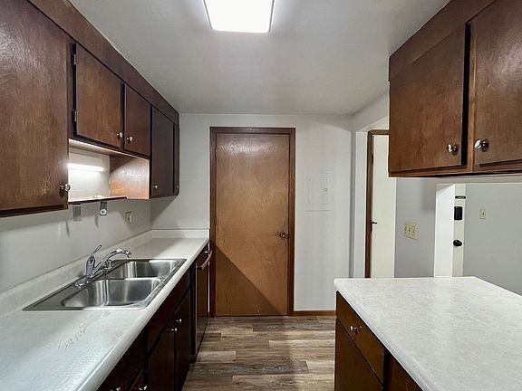 3rd image of 3520 Evergreen Dr #5