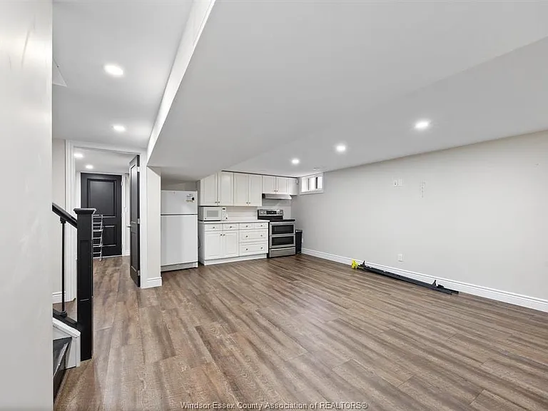 960 Janette Ave — Photo 17