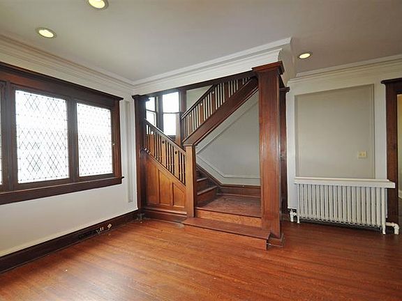 4th image of 1017 E Jefferson Blvd