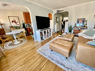 Rented by Zikos Realty Services