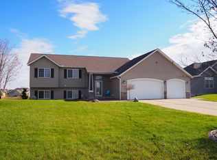 1145 Dale St SW, Hutchinson, MN 55350