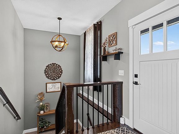 5th image of 920 Muirfield Cir
