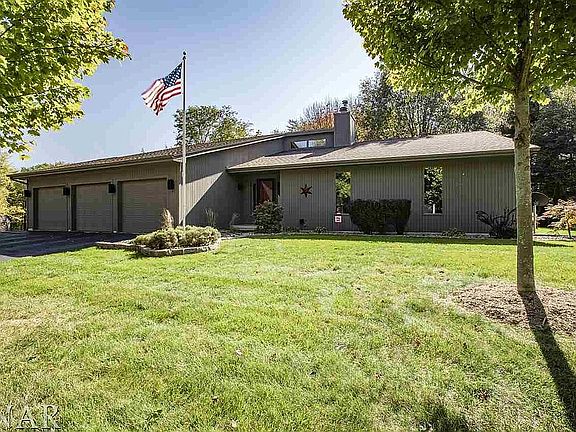 2nd image of 1 Pepper Wood Ct
