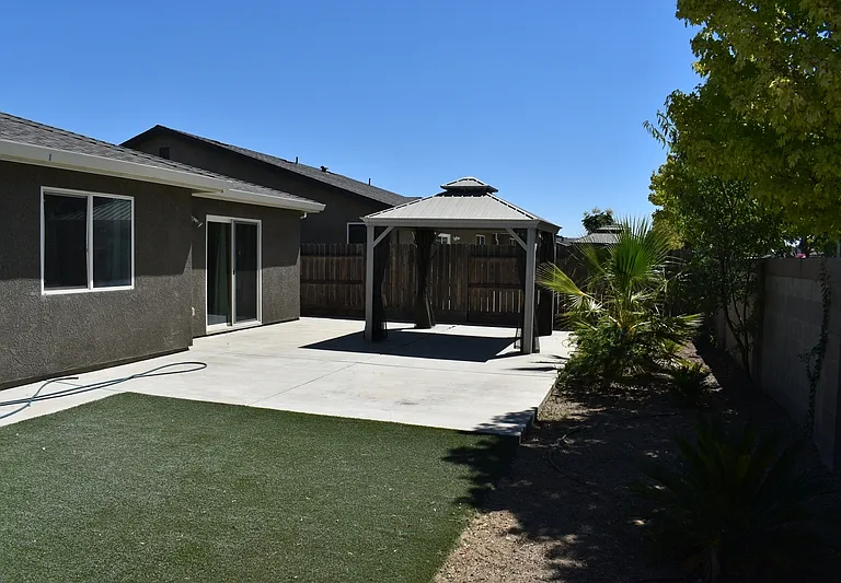 524 Janell Ct — Photo 34
