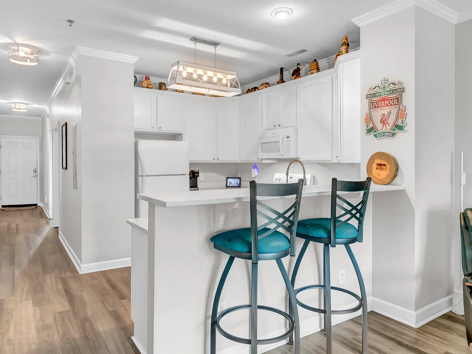 3 bed, 3.0 bath, 1392 sqft, $4,900 — Photo 3