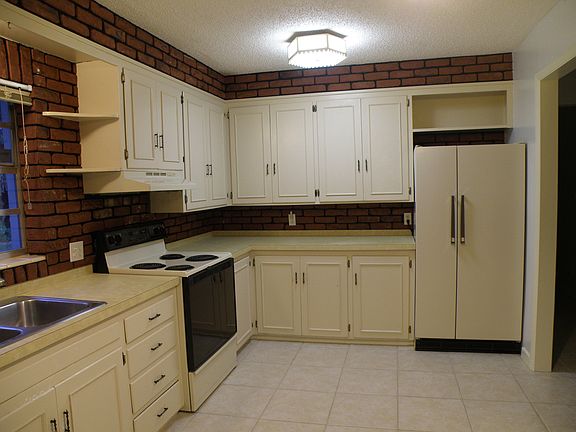 4th image of 1686 Garden Ave