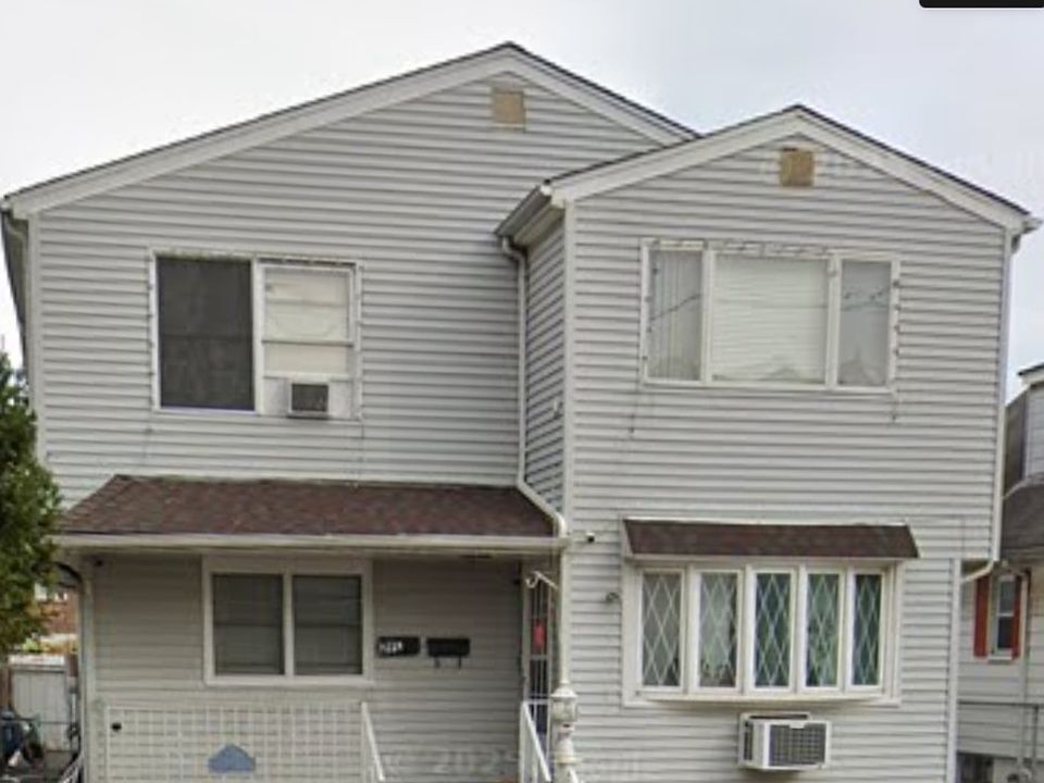 1st image of 208 McAdoo Ave Floor 2