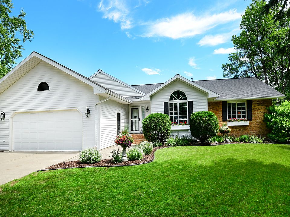 1st image of 215 Circle Hills Dr