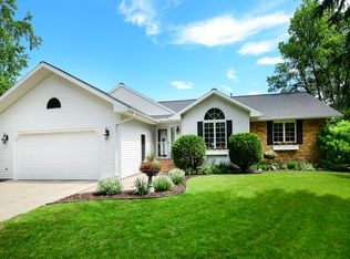 215 Circle Hills Dr, Grand Forks, ND 58201