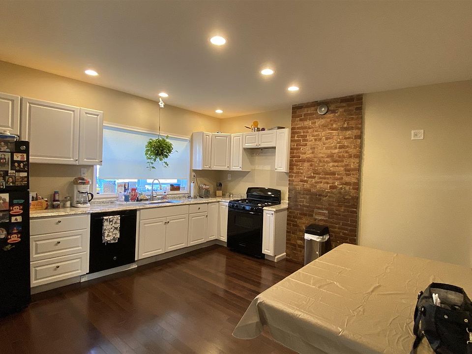 1st image of 254 Pawling Ave