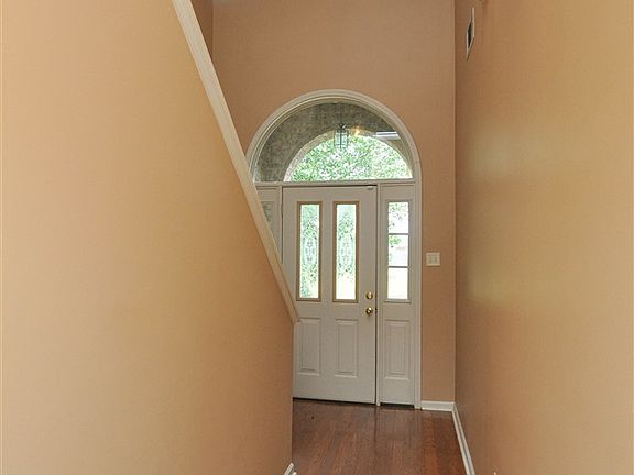 2nd image of 60 Oaksedge Dr