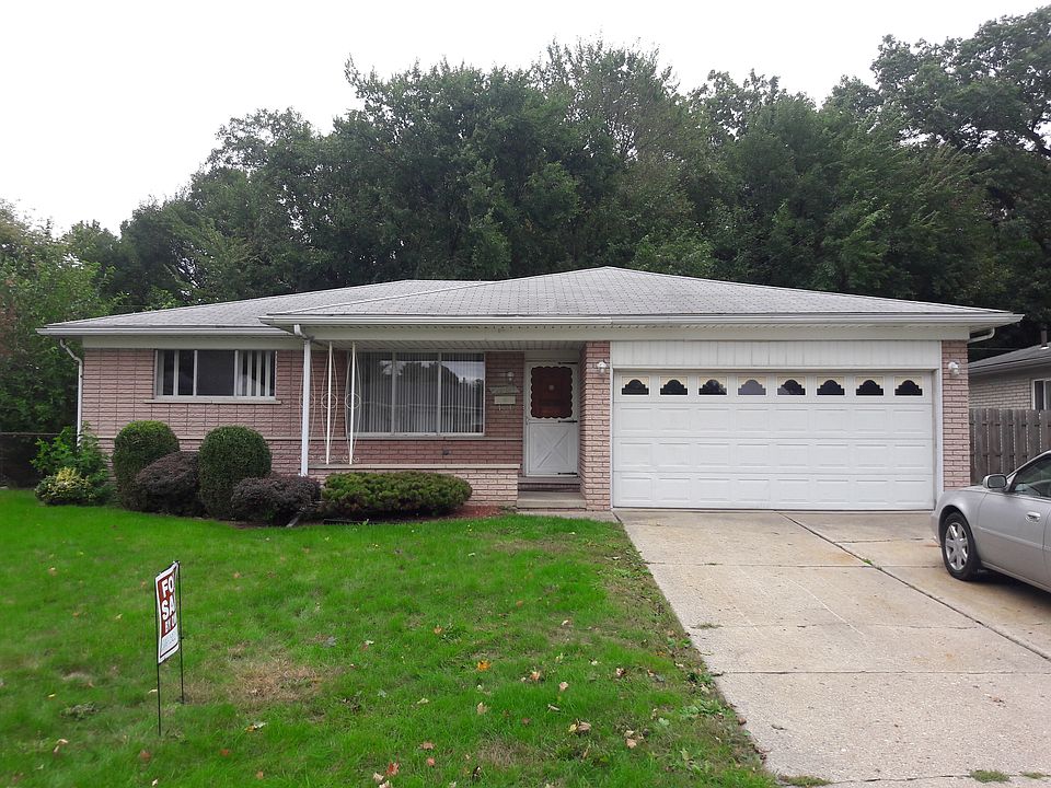 1st image of 25560 Wexford Ave