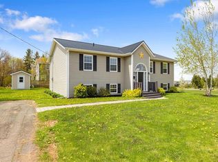 37 Rosebank Rd, Stratford, PE C1B1E8