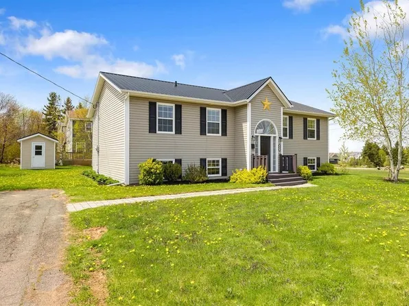 37 Rosebank Rd, Stratford, PE C1B 1E8