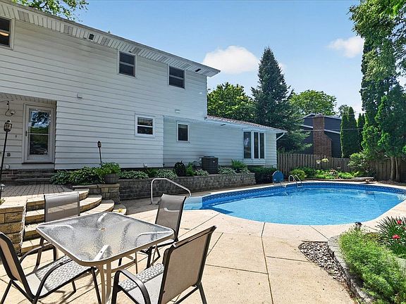 5th image of 6602 Montclair Ln