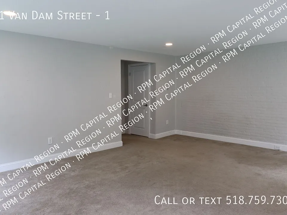 91 Van Dam St #1