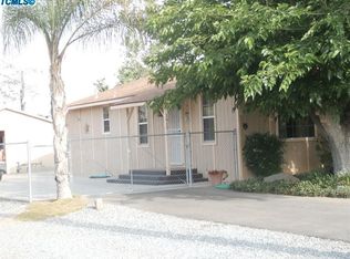1417 N Ash Ave, Lindsay, CA 93247