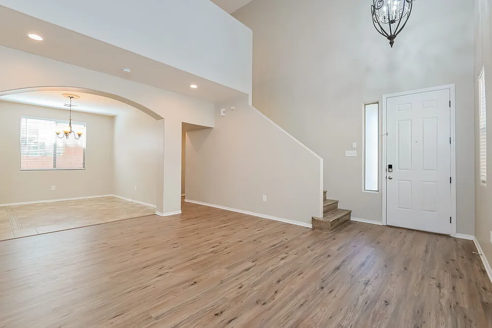 4 bed, 2.5 bath, 2162 sqft, $2,025 — Photo 4