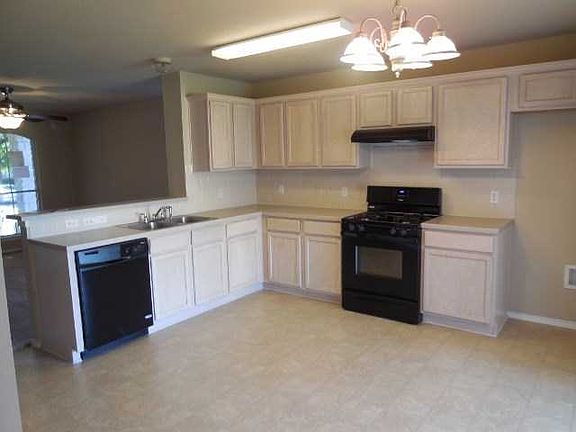 4th image of 1028 Stacias Way