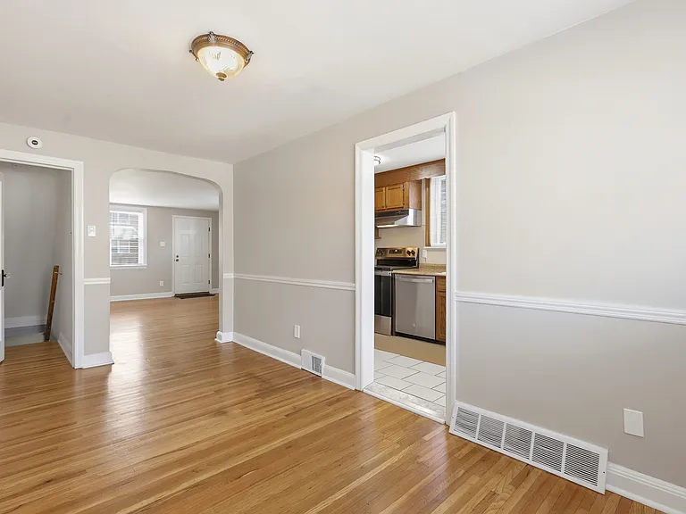 271 W Wyncliffe Ave — Photo 8
