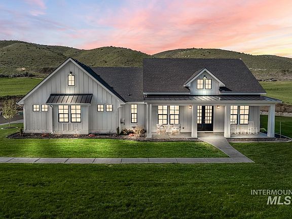 2nd image of 3353 Magnolia Ln