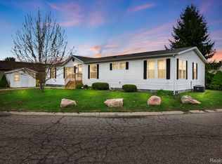 9740 Hathaway Dr, Northville, MI 48167