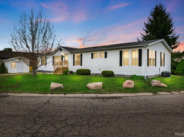 9740 Hathaway Dr, Northville, MI 48167