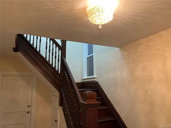 4th image of 519 Woodlawn Ave