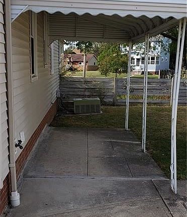 4th image of 861 E 210th St