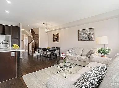 3rd image of 107 Hawkeswood Dr