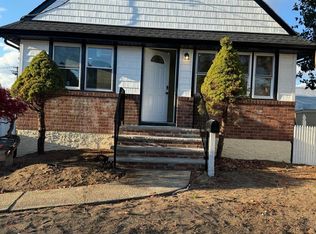 1747 Chestnut St, Merrick, NY 11566